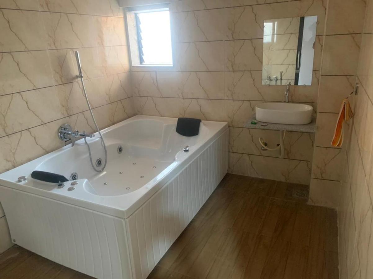 Kesar Hotel Viramgam Exteriör bild