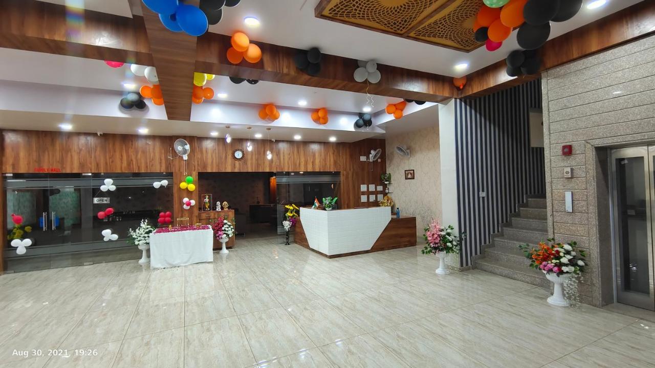 Kesar Hotel Viramgam Exteriör bild