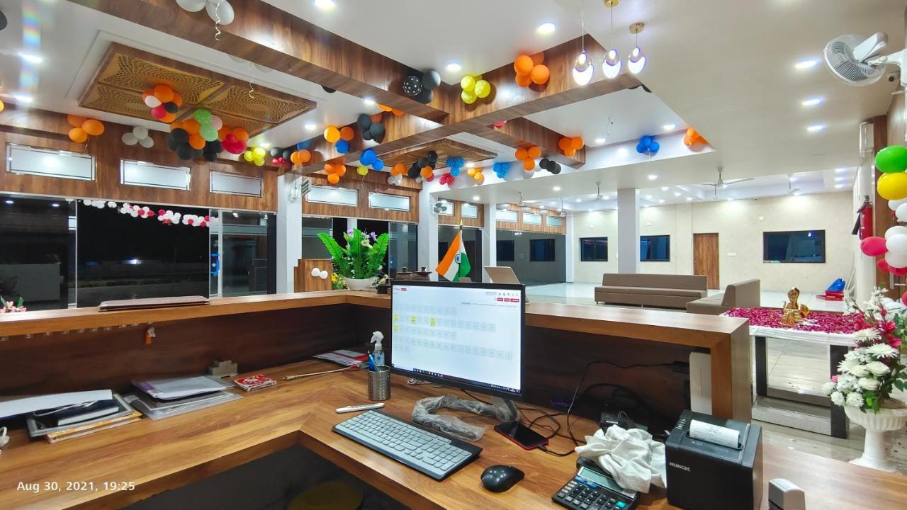 Kesar Hotel Viramgam Exteriör bild