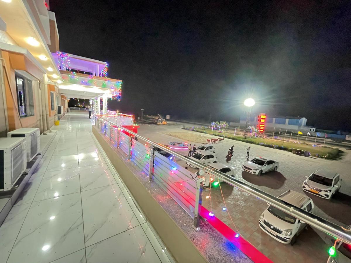 Kesar Hotel Viramgam Exteriör bild
